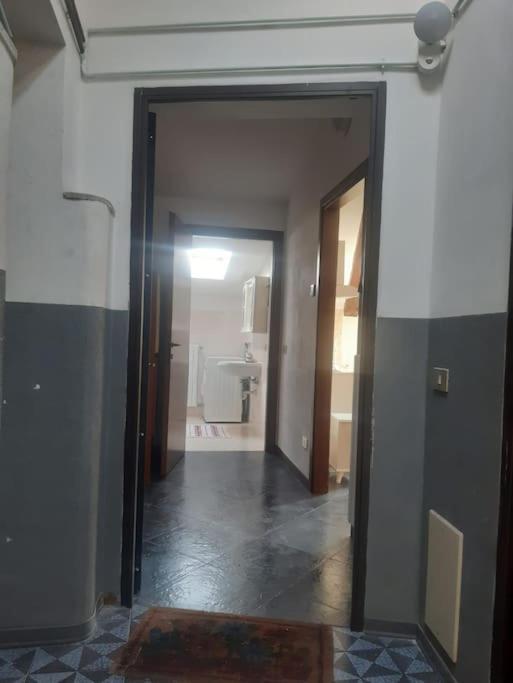 Monolocale Piano Alto Luminoso Pochi Minuti Metro Rossa Apartment Mailand